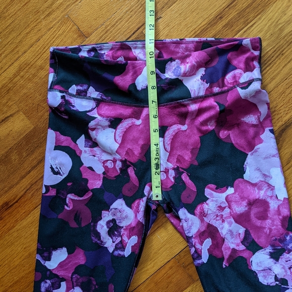 Fabletics Mid Rise Printed Powerhold Leggings - Picture 5 of 9